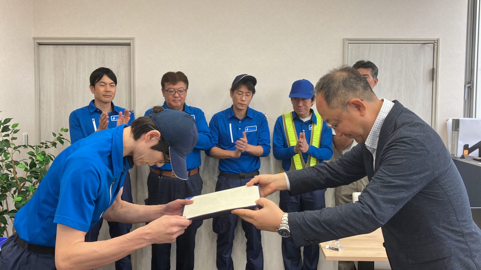 社長賞の表彰を行いました | 株式会社 アルプスウェイ